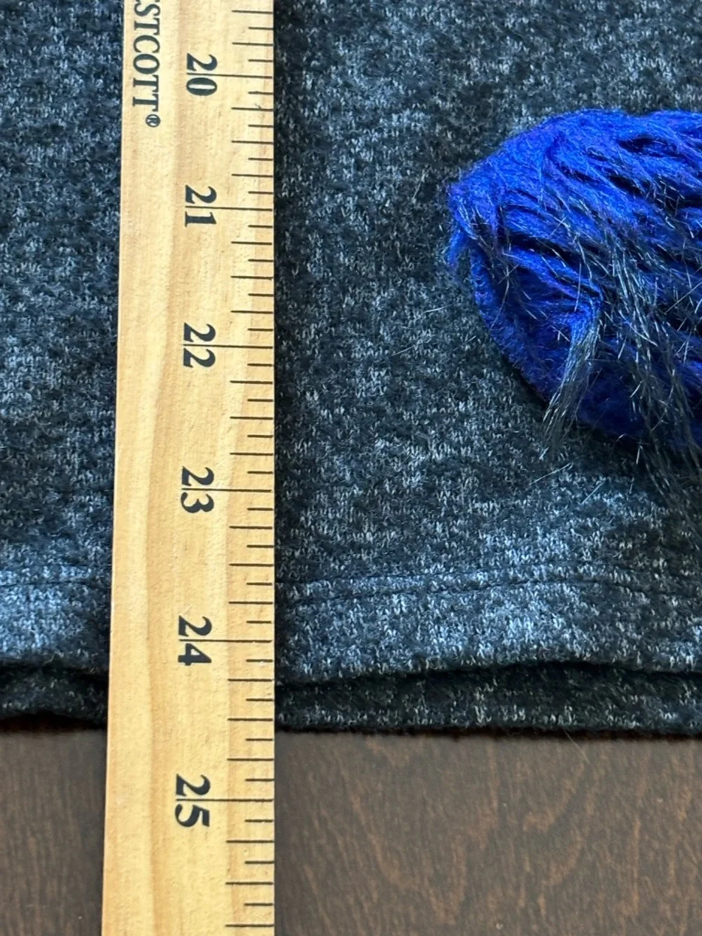 Zara Gray Long Sleeve Crewneck Sweater Blue Fluffy Faux Fur Circles Size L Artsy - Picture 8 of 8